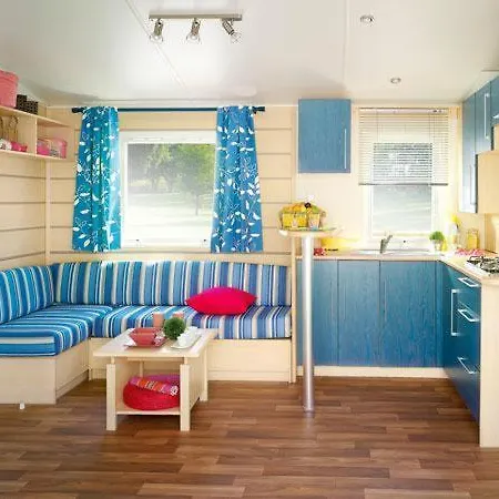 Camping La Chataigneraie 营地