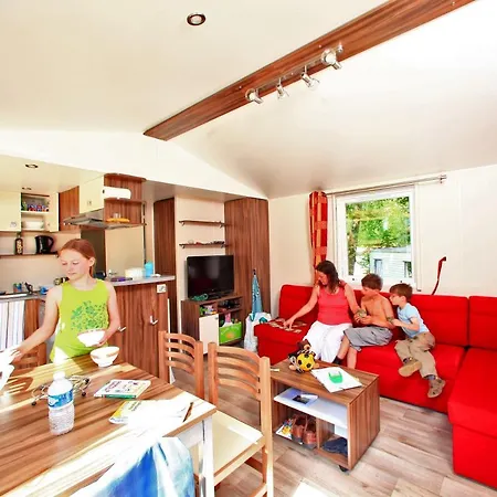 Camping La Chataigneraie 营地 *