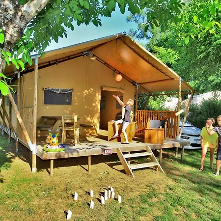 Camping La Chataigneraie 营地 *