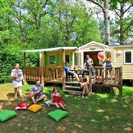 Camping La Chataigneraie 营地 Prats-de-Carlux